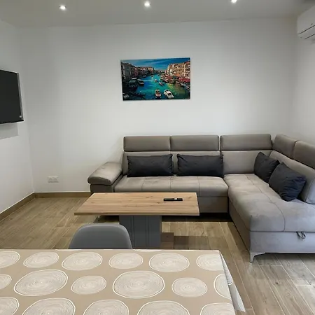Holiday home Europapark A 11km Lune Avec Jacuzzi Friesenheim