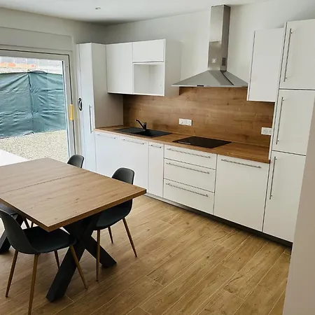 Holiday home Europapark A 11km Lune Avec Jacuzzi Friesenheim